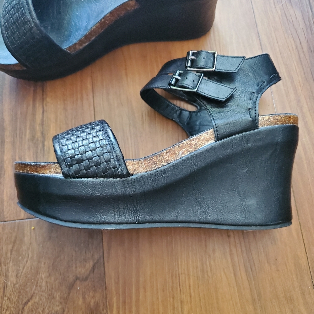 Womens shoes size 8